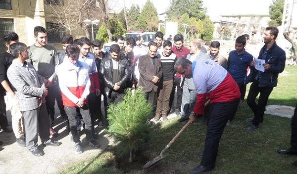 در دانشگاه فرهنگیان همدان برگزار شد:

مراسم نمادین کاشت نهال به مناسبت روز درختکاری 
 2