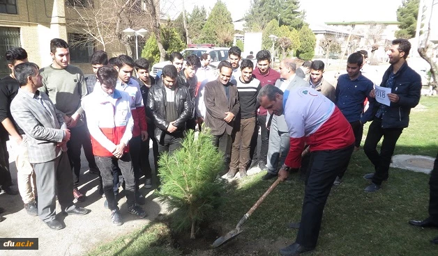 در دانشگاه فرهنگیان همدان برگزار شد:

مراسم نمادین کاشت نهال به مناسبت روز درختکاری 
 2