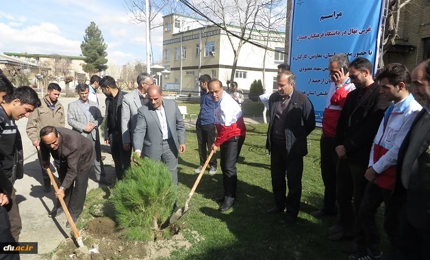 در دانشگاه فرهنگیان همدان برگزار شد:

مراسم نمادین کاشت نهال به مناسبت روز درختکاری 
 5
