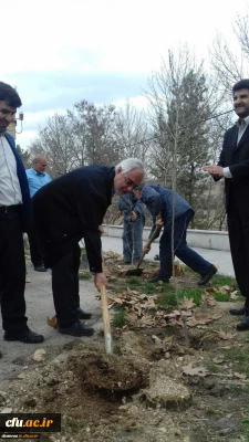 کاشت نهال به مناسبت روز درختکاری در پردیس شهید چمران