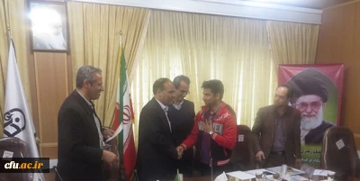 در نشست مدیریت استان با تشکل های دانشجویی پردیس شهید مقصودی همدان:

احکام  دبیران و اعضای شورای تشکل ها و کانون های دانشجویی اهدا شد