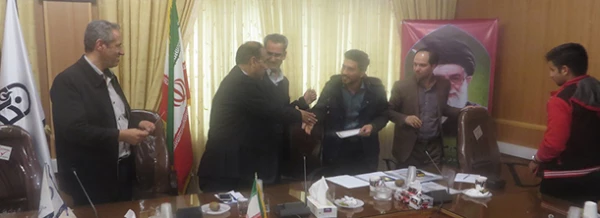 در نشست مدیریت استان با تشکل های دانشجویی پردیس شهید مقصودی همدان:

احکام  دبیران و اعضای شورای تشکل ها و کانون های دانشجویی اهدا شد
 5