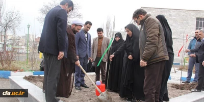 به مناسبت روز درختکاری و روز بزرگداشت شهدا(22اسفند)  در محوطه پردیس بنت الهدی صدر اردبیل برگزار شد:

 طرح کاشت نهال به یاد شهدای مدافع حرم استان اردبیل