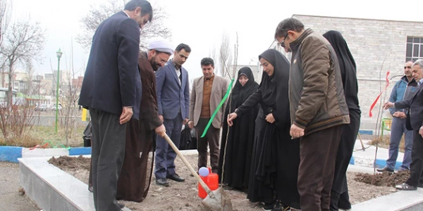 به مناسبت روز درختکاری و روز بزرگداشت شهدا(22اسفند)  در محوطه پردیس بنت الهدی صدر اردبیل برگزار شد:

 طرح کاشت نهال به یاد شهدای مدافع حرم استان اردبیل  
 2