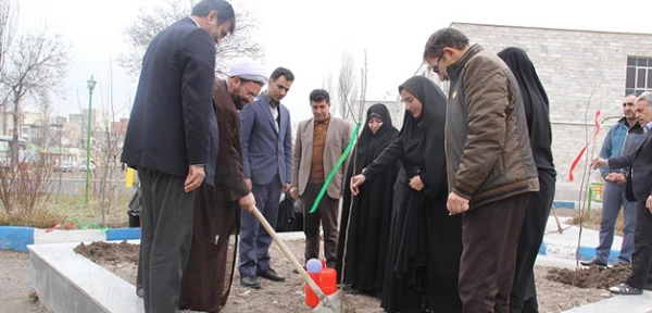 به مناسبت روز درختکاری و روز بزرگداشت شهدا(22اسفند)  در محوطه پردیس بنت الهدی صدر اردبیل برگزار شد:

 طرح کاشت نهال به یاد شهدای مدافع حرم استان اردبیل  
 3