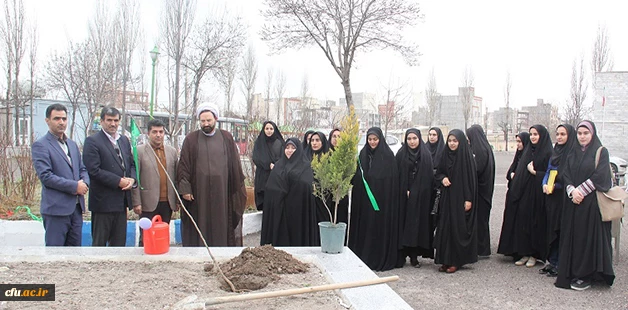 به مناسبت روز درختکاری و روز بزرگداشت شهدا(22اسفند)  در محوطه پردیس بنت الهدی صدر اردبیل برگزار شد:

 طرح کاشت نهال به یاد شهدای مدافع حرم استان اردبیل  
 4