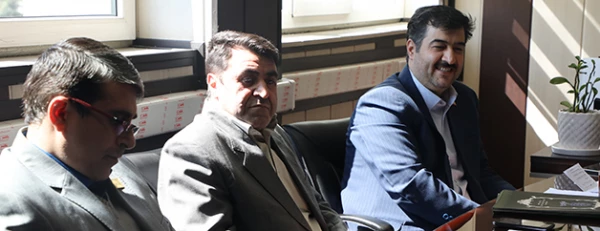 دکتر خنیفر در جلسه تکریم و معارفه مدیر کل حقوقی دانشگاه:

روح لطیف قانون را در قضاوت ها اجرا کنیم 2