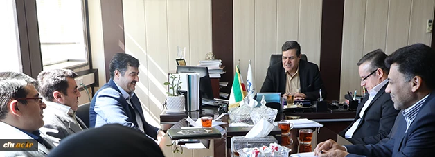 دکتر خنیفر در جلسه تکریم و معارفه مدیر کل حقوقی دانشگاه:

روح لطیف قانون را در قضاوت ها اجرا کنیم 4