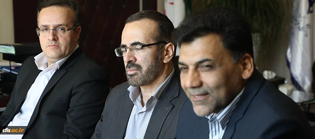 دکتر خنیفر در جلسه تکریم و معارفه مدیر کل حقوقی دانشگاه:

روح لطیف قانون را در قضاوت ها اجرا کنیم 5