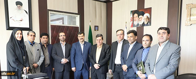 دکتر خنیفر در جلسه تکریم و معارفه مدیر کل حقوقی دانشگاه:

روح لطیف قانون را در قضاوت ها اجرا کنیم 2