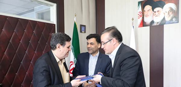 دکتر خنیفر در جلسه تکریم و معارفه مدیر کل حقوقی دانشگاه:

روح لطیف قانون را در قضاوت ها اجرا کنیم 3