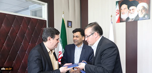 دکتر خنیفر در جلسه تکریم و معارفه مدیر کل حقوقی دانشگاه:

روح لطیف قانون را در قضاوت ها اجرا کنیم 3