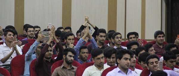 در پردیس شهید بهشتی هرمزگان برگزار شد:

جشن دانشجویی به مناسبت میلاد حضرت زهرا (س)
 5