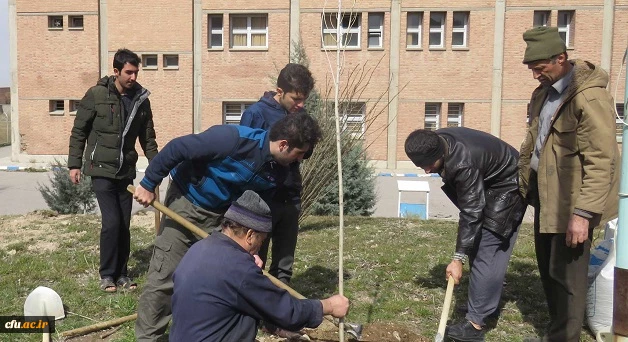 به مناسبت 15 اسفند روز درختکاری :

کاشت 200 اصله نهال در محوطه پردیس علامه امینی(ره) 2