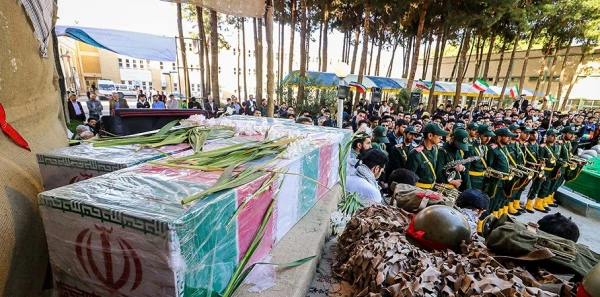 معاون فرهنگی و اجتماعی دانشگاه  در مراسم تشییع دو شهید گمنام در اصفهان:

 آرامگاه شهدای گمنام  به عنوان میثاق گاه ارزش های دینی در پردیس ها و مراکز است
 3