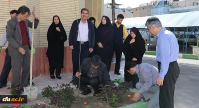 به مناسبت هفته طبیعت و روز بزرگداشت شهدا در دانشگاه فرهنگیان استان اصفهان برگزار شد:

طرح کاشت نهال به یاد شهدا
