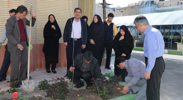 به مناسبت هفته طبیعت و روز بزرگداشت شهدا در دانشگاه فرهنگیان استان اصفهان برگزار شد:

طرح کاشت نهال به یاد شهدا
 2