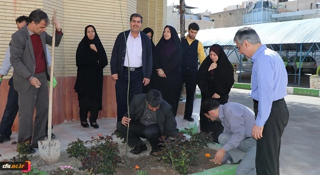 به مناسبت هفته طبیعت و روز بزرگداشت شهدا در دانشگاه فرهنگیان استان اصفهان برگزار شد:

طرح کاشت نهال به یاد شهدا
 2