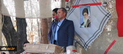 معاون فرهنگی و اجتماعی دانشگاه  در مراسم تشییع دو شهید گمنام در اصفهان:

 آرامگاه شهدای گمنام  به عنوان میثاق گاه ارزش های دینی در پردیس ها و مراکز است