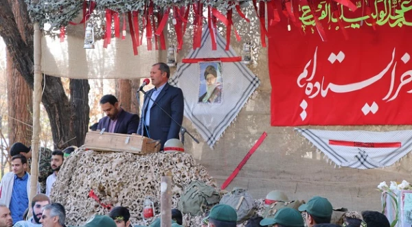 معاون فرهنگی و اجتماعی دانشگاه  در مراسم تشییع دو شهید گمنام در اصفهان:

 آرامگاه شهدای گمنام  به عنوان میثاق گاه ارزش های دینی در پردیس ها و مراکز است 3