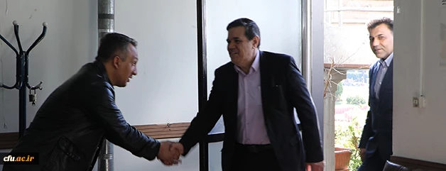 گزارشش تصویری از دیدار دکتر خنیفر با همکاران سازمان مرکزی در پایان سال 1396 و آستانه سال جدید 2