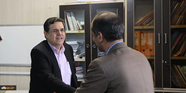 گزارشش تصویری از دیدار دکتر خنیفر با همکاران سازمان مرکزی در پایان سال 1396 و آستانه سال جدید 6