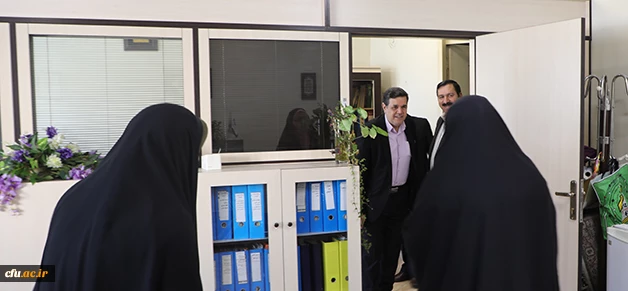 گزارشش تصویری از دیدار دکتر خنیفر با همکاران سازمان مرکزی در پایان سال 1396 و آستانه سال جدید 14