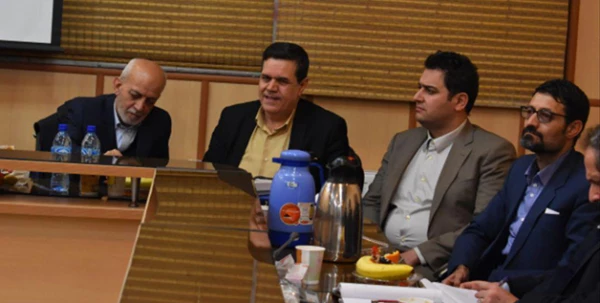 گزارش  نشست هم اندیشی علمی تربیت معلم-چالش های امروز و فردا   /   نقد و بررسی کتاب در تمنای یادگیری 3