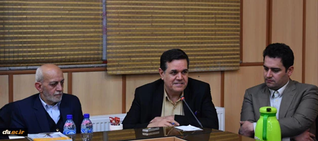 گزارش  نشست هم اندیشی علمی تربیت معلم-چالش های امروز و فردا   /   نقد و بررسی کتاب در تمنای یادگیری 5