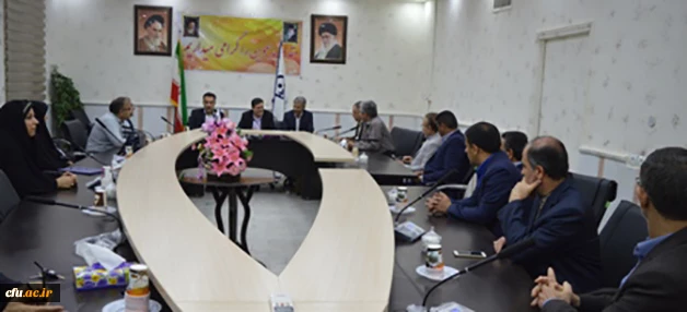 دکتر خنیفر در جلسه پرسش و پاسخ  با همکاران دانشگاه فرهنگیان استان خوزستان:

مسیر ورود معلم به عرصه آموزش و پرورش فقط باید از تربیت معلم و دانشگاه فرهنگیان بگذرد. 
 5