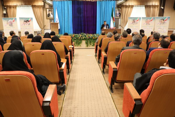 سرپرست دانشگاه فرهنگیان در دیدار نوروزی با همکاران سازمان مرکزی:

دغدغه نظام  در شرایط فعلی،  تعلیم و تربیت  و تربیت معلم است 2