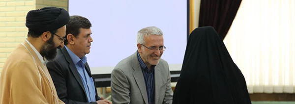 حجت الاسلام و المسلمین دادگر در نشست آموزشی رتبه های برتر دانشگاه فرهنگیان عنوان کرد: 

برخورداری از ایده و توانمندی نخبگان دانشگاه  و تلفیق آن با فضای تربیتی، دینی و معرفتی زمینه ساز  ارتقاء تربیت معلم 5