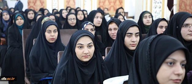 دکتر خنیفر در نشست آموزشی رتبه های برتر کنکور سراسری در دانشگاه:

هدف ما در دانشگاه فرهنگیان تربیت معلم قیمتی است 3