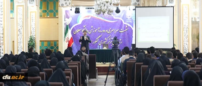 رئیس کمیسیون چشم انداز و نخبگان مجمع تشخیص مصلحت نظام در نشست رتبه های برتر در دانشگاه:

نخبگان معلمی به عنوان بدنه اصلی قطار توسعه در کشور