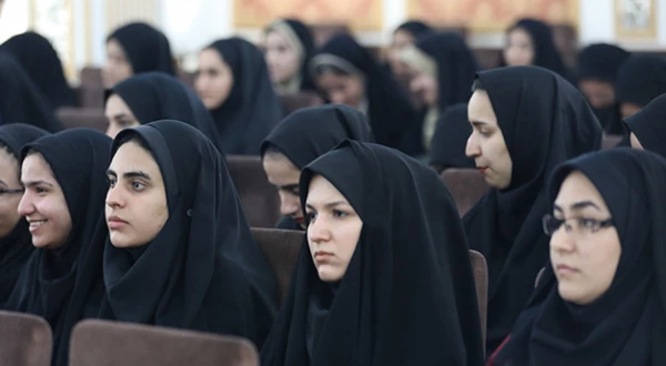 حجت الاسلام و المسلمین دادگر در نشست آموزشی رتبه های برتر دانشگاه فرهنگیان عنوان کرد: 

برخورداری از ایده و توانمندی نخبگان دانشگاه  و تلفیق آن با فضای تربیتی، دینی و معرفتی زمینه ساز  ارتقاء تربیت معلم 7