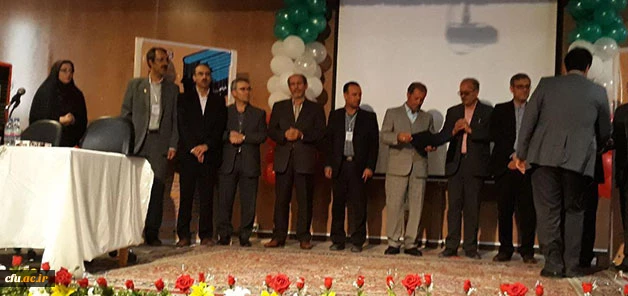 دکتر صفر زاده  در همایش ملی ادبیات فارسی خراسان شمالی تاکید کرد:  

لزوم بهره گیری استادان و پژوهشگران از شیوه و روش های نوین آموزش 4