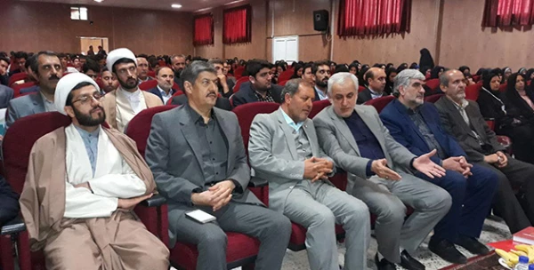 دکتر صفر زاده  در همایش ملی ادبیات فارسی خراسان شمالی تاکید کرد:  

لزوم بهره گیری استادان و پژوهشگران از شیوه و روش های نوین آموزش 5