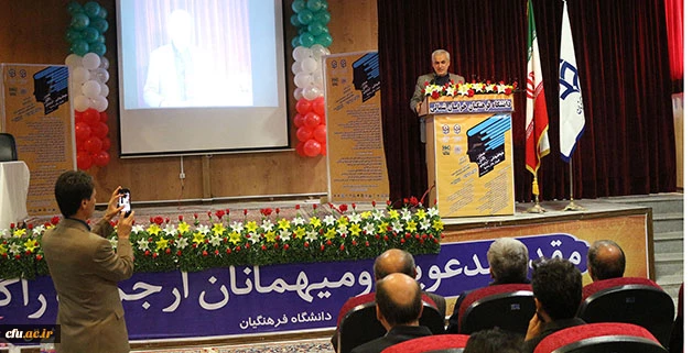 دکتر صفر زاده  در همایش ملی ادبیات فارسی خراسان شمالی تاکید کرد:  

لزوم بهره گیری استادان و پژوهشگران از شیوه و روش های نوین آموزش 6