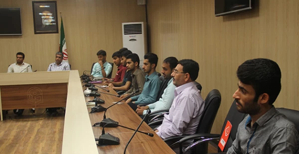 توسط کانون انشاء ونویسندگی پردیس شهید بهشتی هرمزگان برگزار شد:

دومین نشست دورهمی کتابخوانی در سال ۹۷ 
 4