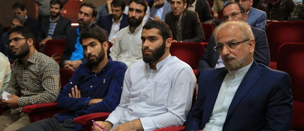 دکتر خنیفر در همایش کشوری دانش موضوعی-تربیتی آموزش دینی و قرآن:

عظمت ادبی قرآن تکرار ناپذیر است 2