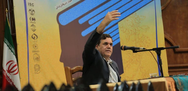 دکتر خنیفر در همایش کشوری دانش موضوعی-تربیتی آموزش دینی و قرآن:

عظمت ادبی قرآن تکرار ناپذیر است 5