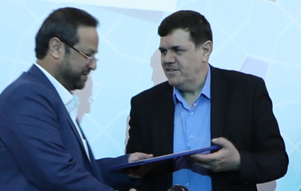 اهدای حکم ریاست دانشگاه فرهنگیان توسط مشاور وزیر و رییس مرکز حراست وزارت آموزش و پرورش 2