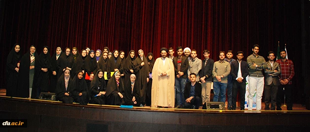 رئیس دانشگاه فرهنگیان در جمع دانشجو معلمان دارای رتبه های برتر کنکور سراسری:

نظام تعلیم و تربیت شاهنامه هر ملتی و معلم رستمِ این شاهنامه است 2