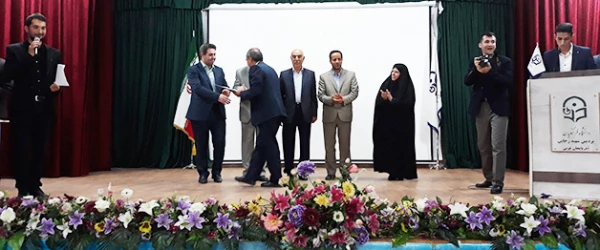 در مراسم بزرگداشت هفته آموزش، دکتر علی محمودلو عنوان کرد:

 بر خود می بالم که بتوانم در این عرصه خدمتگزاری شایسته باشم
 4