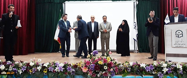 در مراسم بزرگداشت هفته آموزش، دکتر علی محمودلو عنوان کرد:

 بر خود می بالم که بتوانم در این عرصه خدمتگزاری شایسته باشم
 4