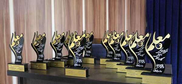 دکتر ثنائی درمراسم بزرگداشت مقام معلم و هفته آموزش :

آموزش کلید توسعه اجتماعی و معلم کلید آموزش است
 3