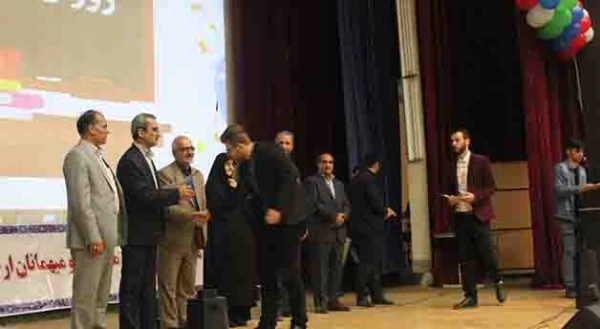 همزمان با گرامیداشت هفته آموزش و روز معلم، انجام شد:

تقدیر از دانشجو معلمان  برتر علمی دانشگاه فرهنگیان همدان
 4