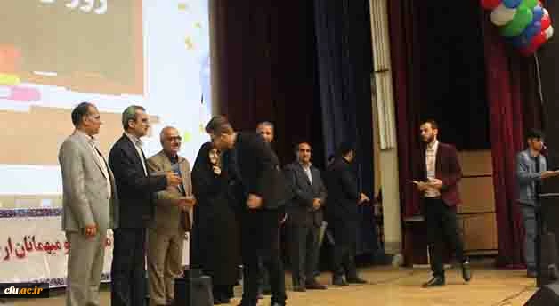 همزمان با گرامیداشت هفته آموزش و روز معلم، انجام شد:

تقدیر از دانشجو معلمان  برتر علمی دانشگاه فرهنگیان همدان
 4