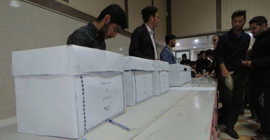 انتخابات کانون های فرهنگی و اجتماعی برگزار شد:

آغاز رقابت بین 50 نفر از کاندیداهای کانون های 13 گا 3