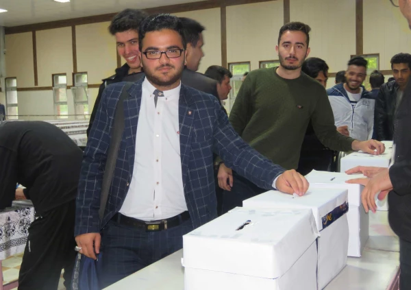 انتخابات کانون های فرهنگی و اجتماعی برگزار شد:

آغاز رقابت بین 50 نفر از کاندیداهای کانون های 13 گا 5